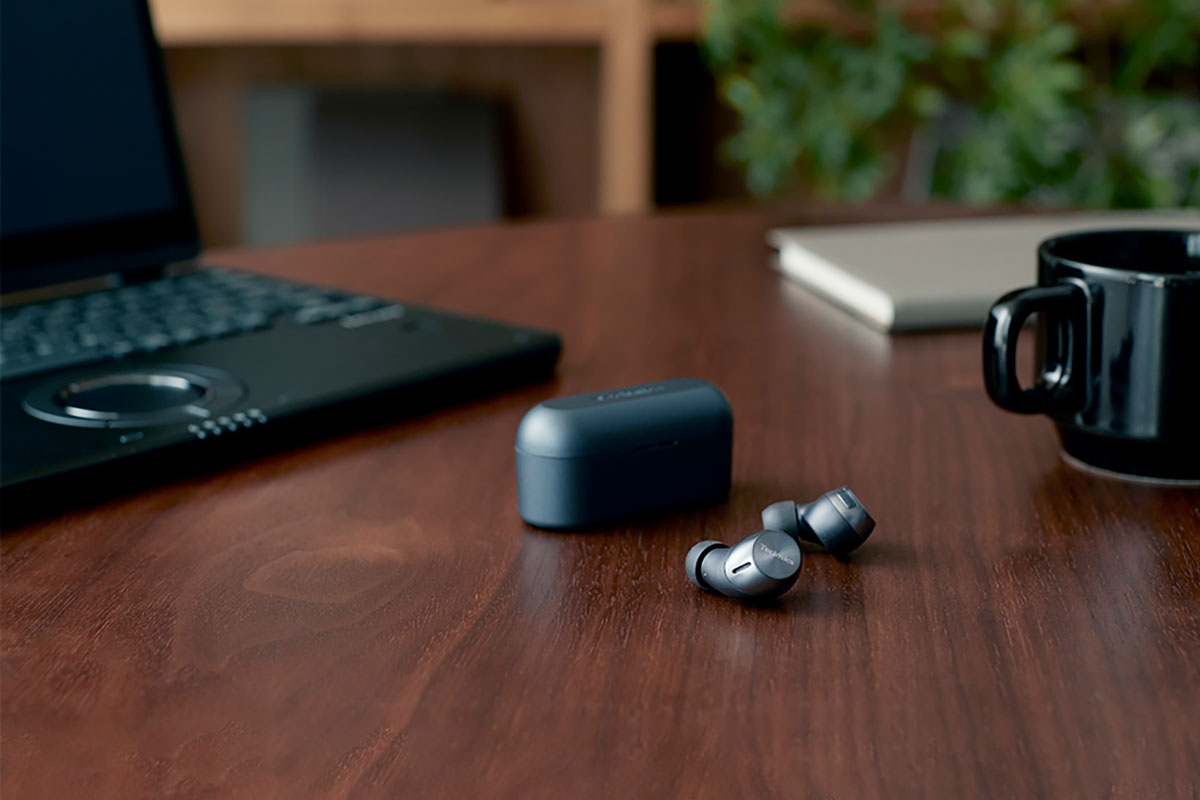 Foto © Panasonic Corporation | Technics EAH-AZ40 True Wireless Ear Buds