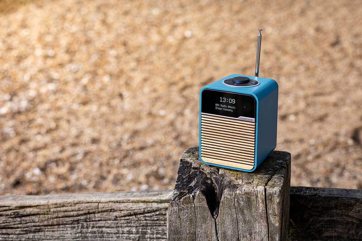 Foto © Sound United LLC. | Ruark R1 Beach Hut Blue