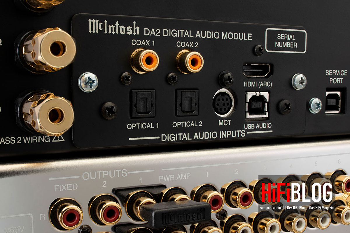 Foto © McIntosh Laboratory Inc. | McIntosh MA8950 Integrated Amplifier and McIntosh MA9500 Integrated Amplifier