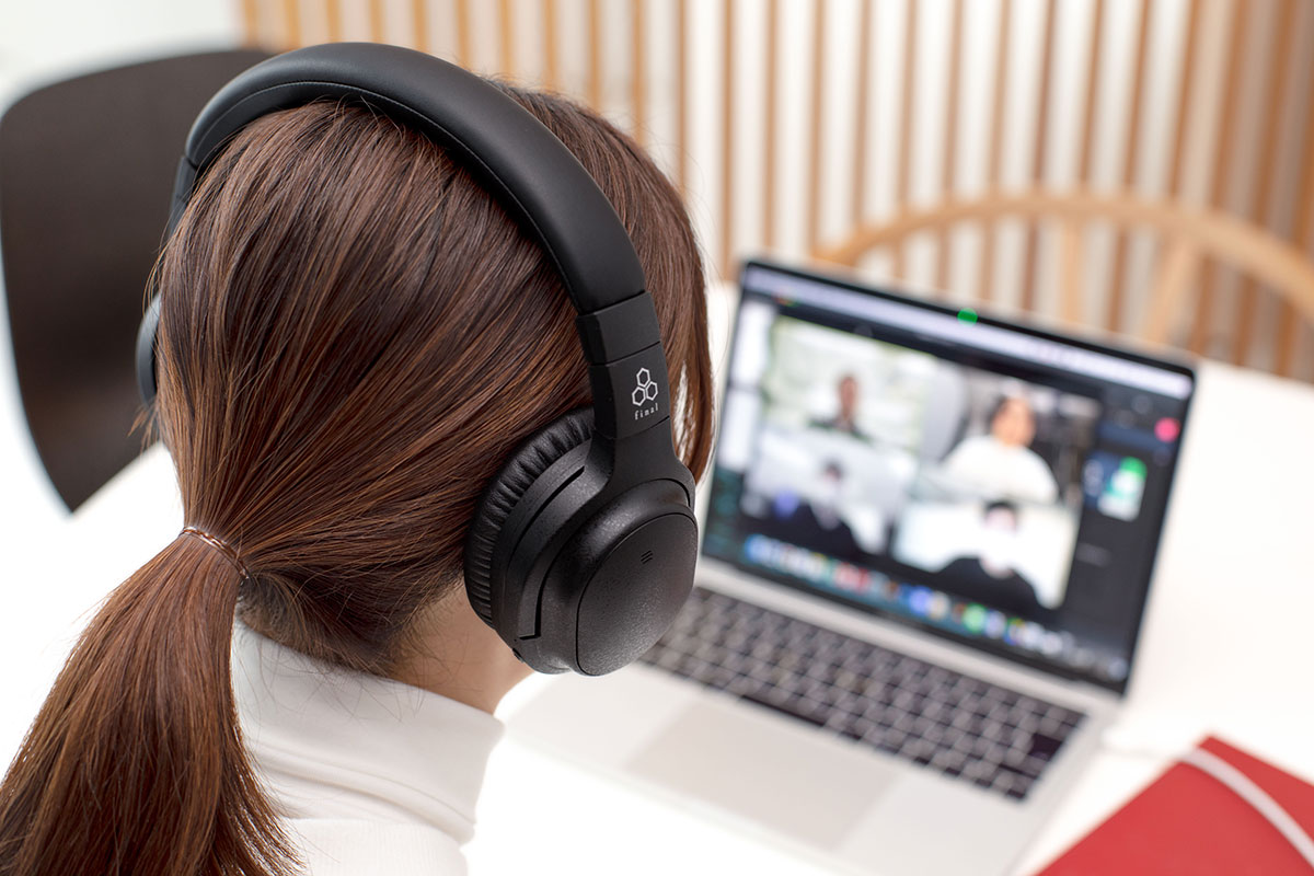 Foto © final Inc. | final UX3000 Wireless Over-ear Headphones with Active Noise Cancelling