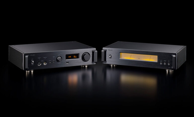 Foto © Teac Corporation | Teac UD-701N USB DAC Network Player and Teac AP-701 Stereo Power Amplifier