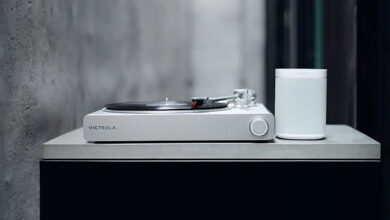 Foto © Victrola | Victrola VPT-4000 Stream Sapphire, Victrola VPT-3000 Stream Pearl, Victrola VPT-3000 Stream Carbon and Victrola VPT-2000 Stream Onyx with Roon Ready Relay